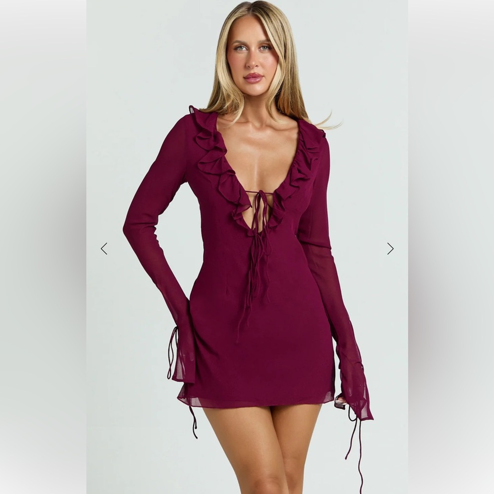 Women's Ruffle V-Neck Long Sleeve Dress - Burgundy size 6 used
